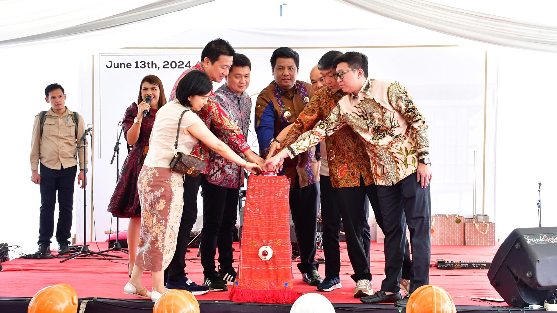 Bupati-Samosir-Vandiko-Gultom-Ikuti-Ground-Breaking-Pembangunan-Tropical-Essence-Samosir-1.jpg