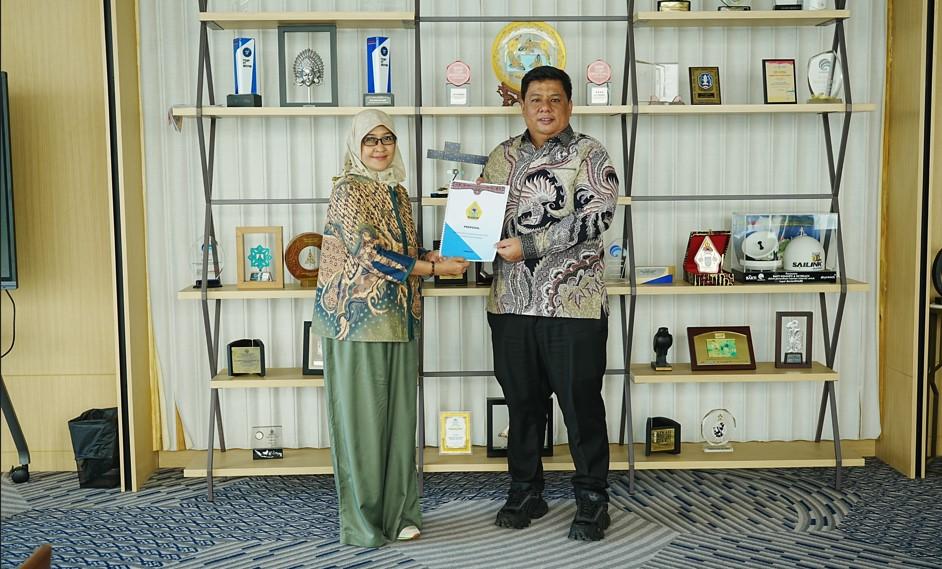 Bupati-Samosir-Vandiko-Gultom-kunjungi-BAKTI-KOMDIGI_.jpg
