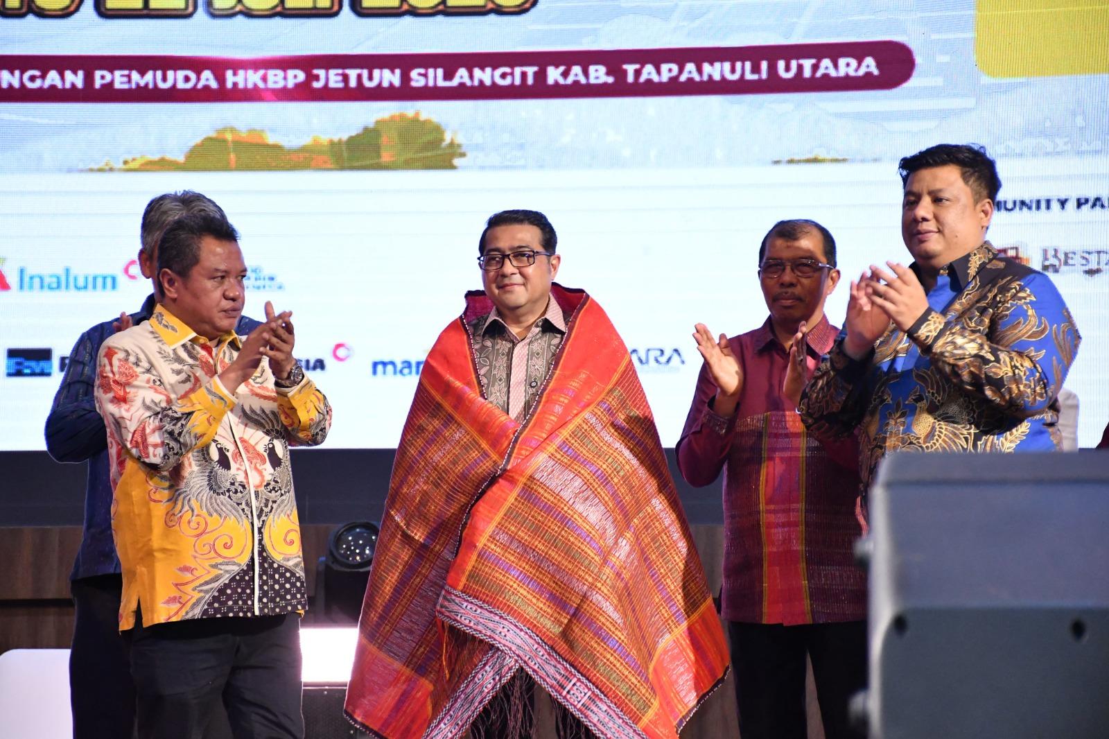 Bupati Samosir Vandiko Berkomitmen Dukung Pembangunan Ekonomi Kreatif di Kawasan Danau Toba - Tribun-medan.com
