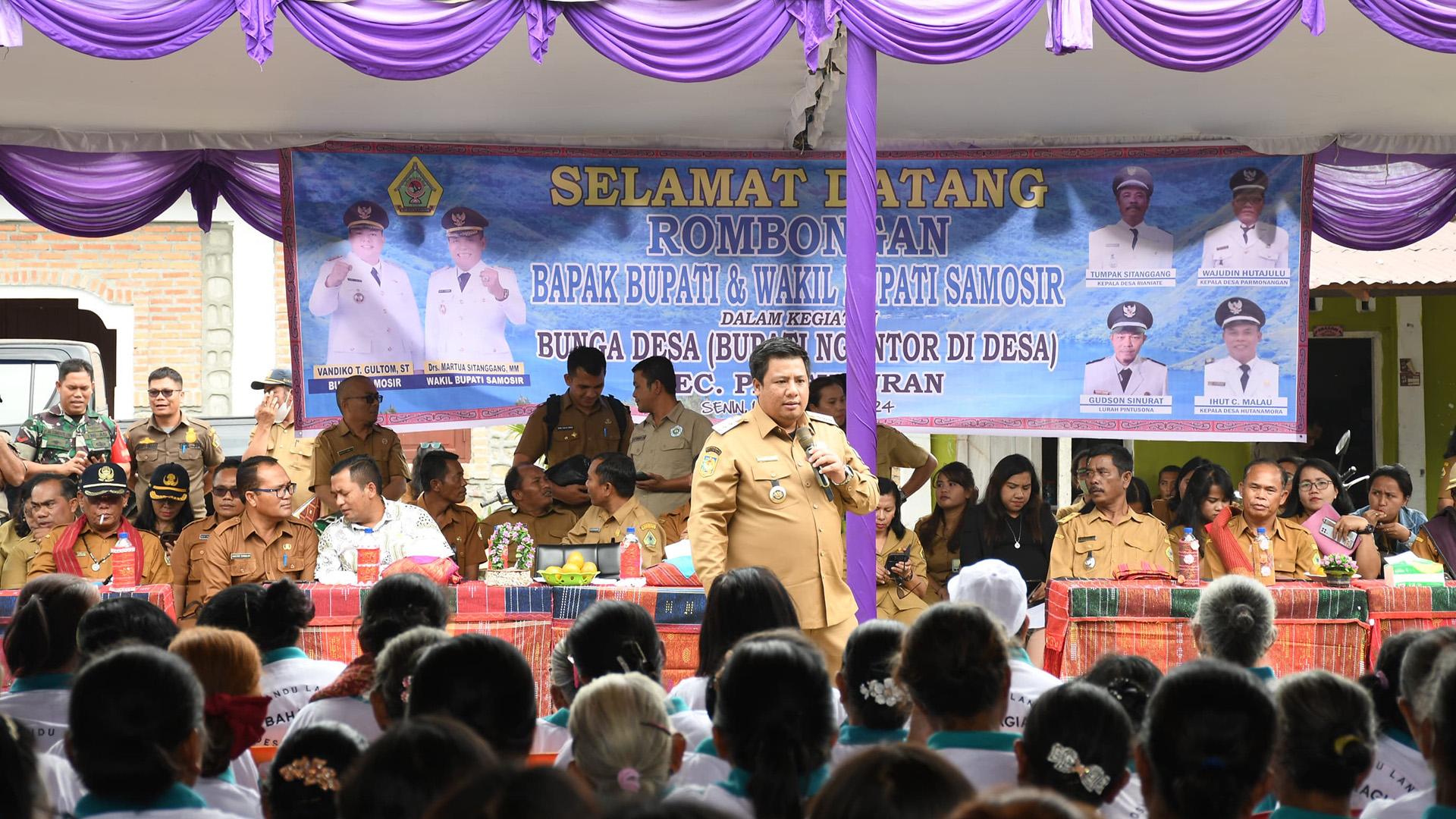 Bupati-Samosir-sambangi-desa-dan-kelurahan-di-Pangururan-dalam-program-Bunga-Desa-1.jpg