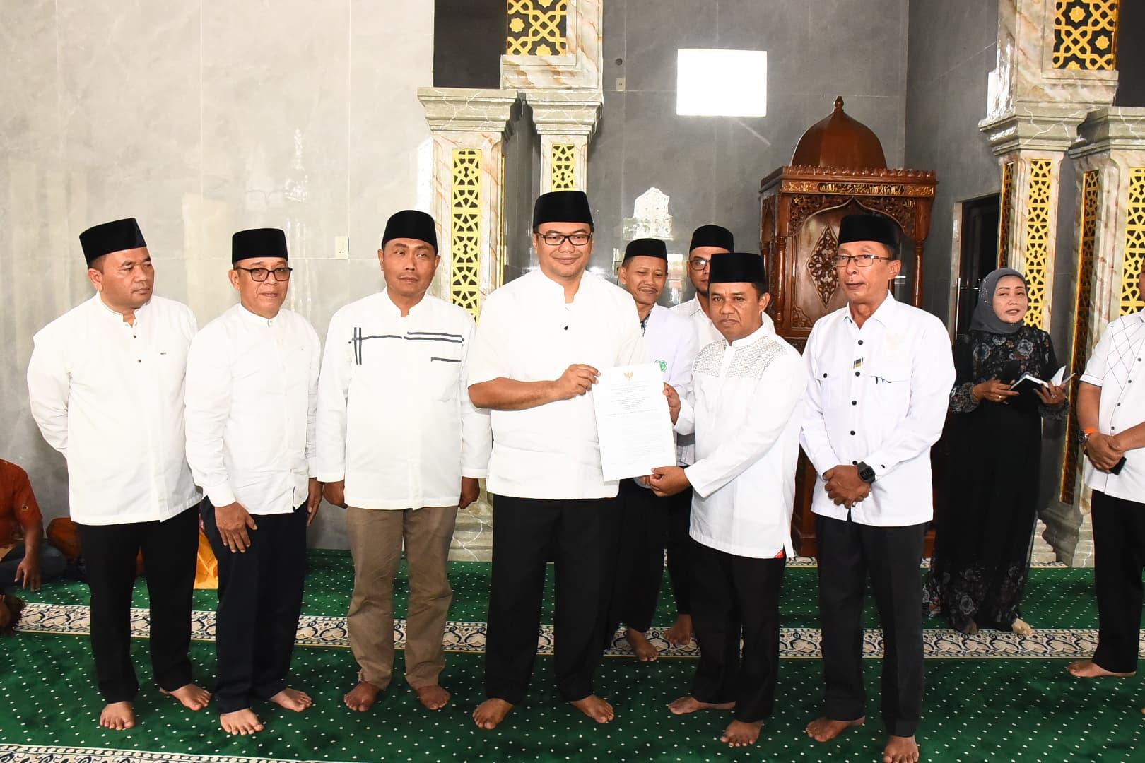 Bupati-Wabup-Pejabat-Pemkab-Deli-Serdang-Tunaikan-Zakat.jpg
