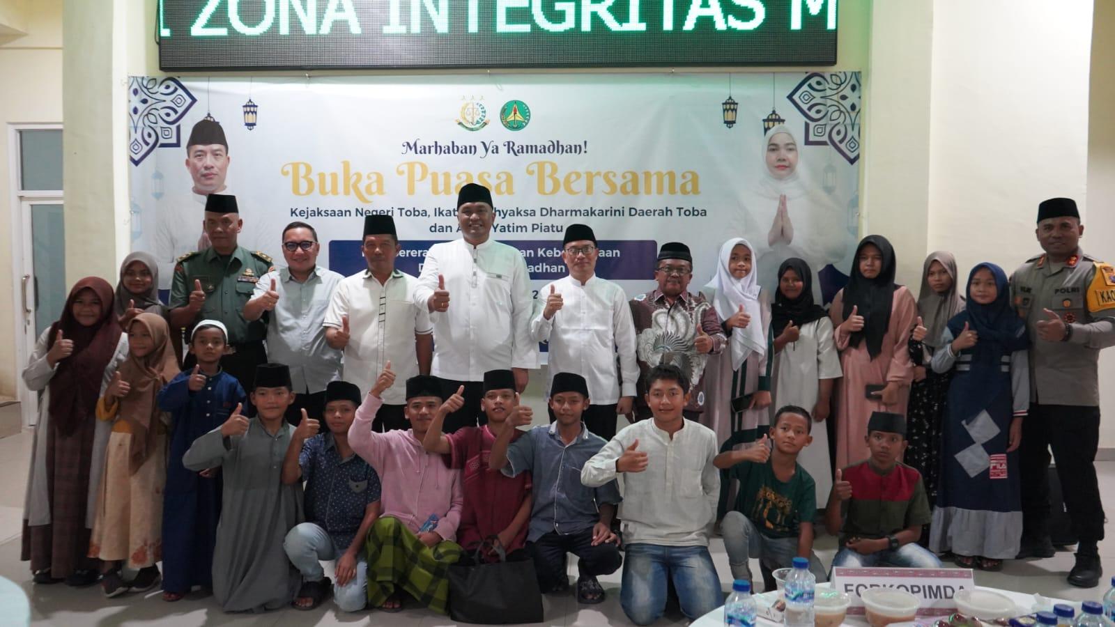 Bupati-dan-Forkopimda-Toba-Buka-Puasa-Bersama-di-KejarI.jpg