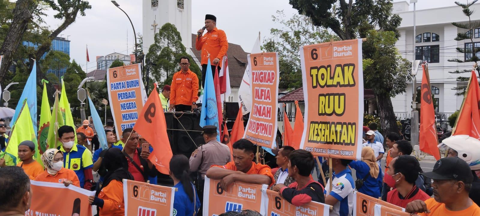 Buruh-Tuntut-Kenaikan-Upah-2024.jpg