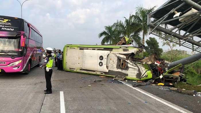 Tewaskan 14 Orang Penumpang di Tol Sumo, Ini Sejumlah Kesalahan Sopir Bus Penabrak Tiang Reklame