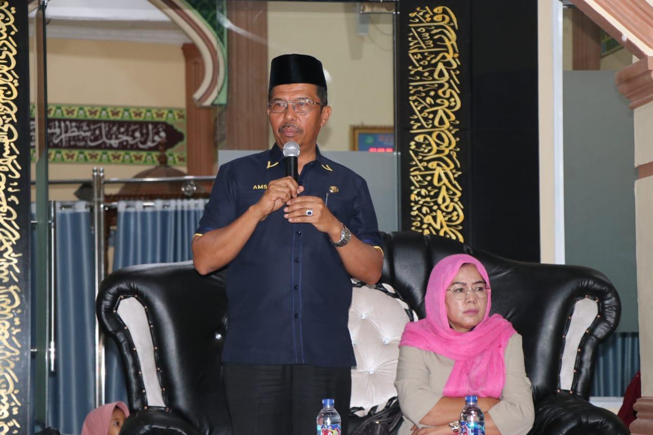 Dalam-Acara-Bukber-Bersama-Jamaah-Mesjid-Nurul-Iman-Mohonkan-Pembangunan-Kamar-Mandi-1.jpg
