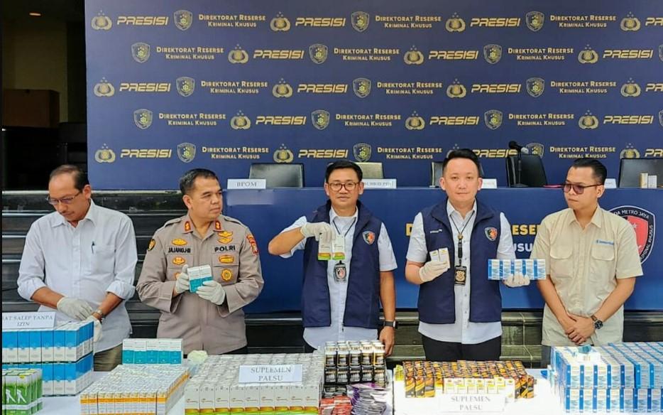 Dirreskrimsus-Kombes-Auliansyah-Lubis_Daftar-Obat-Ilegal-dan-Suplemen-Palsu-untuk-anak.jpg