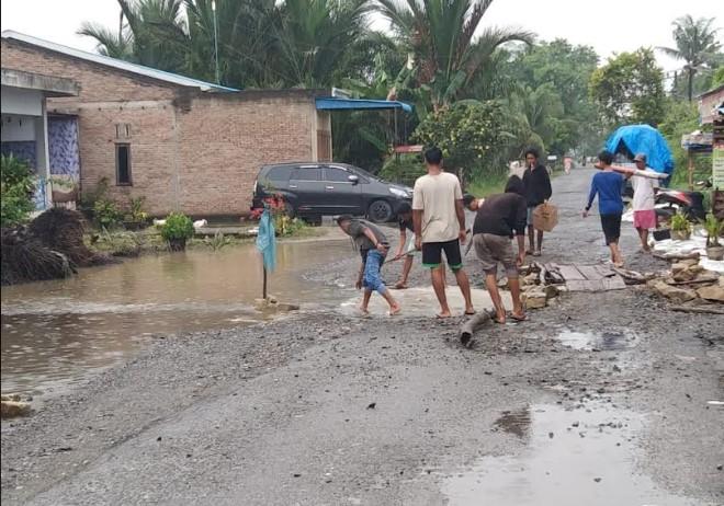 Dua-desa-di-Medang-Deras-Kabupaten-Batubara-digenangi-banjir.jpg
