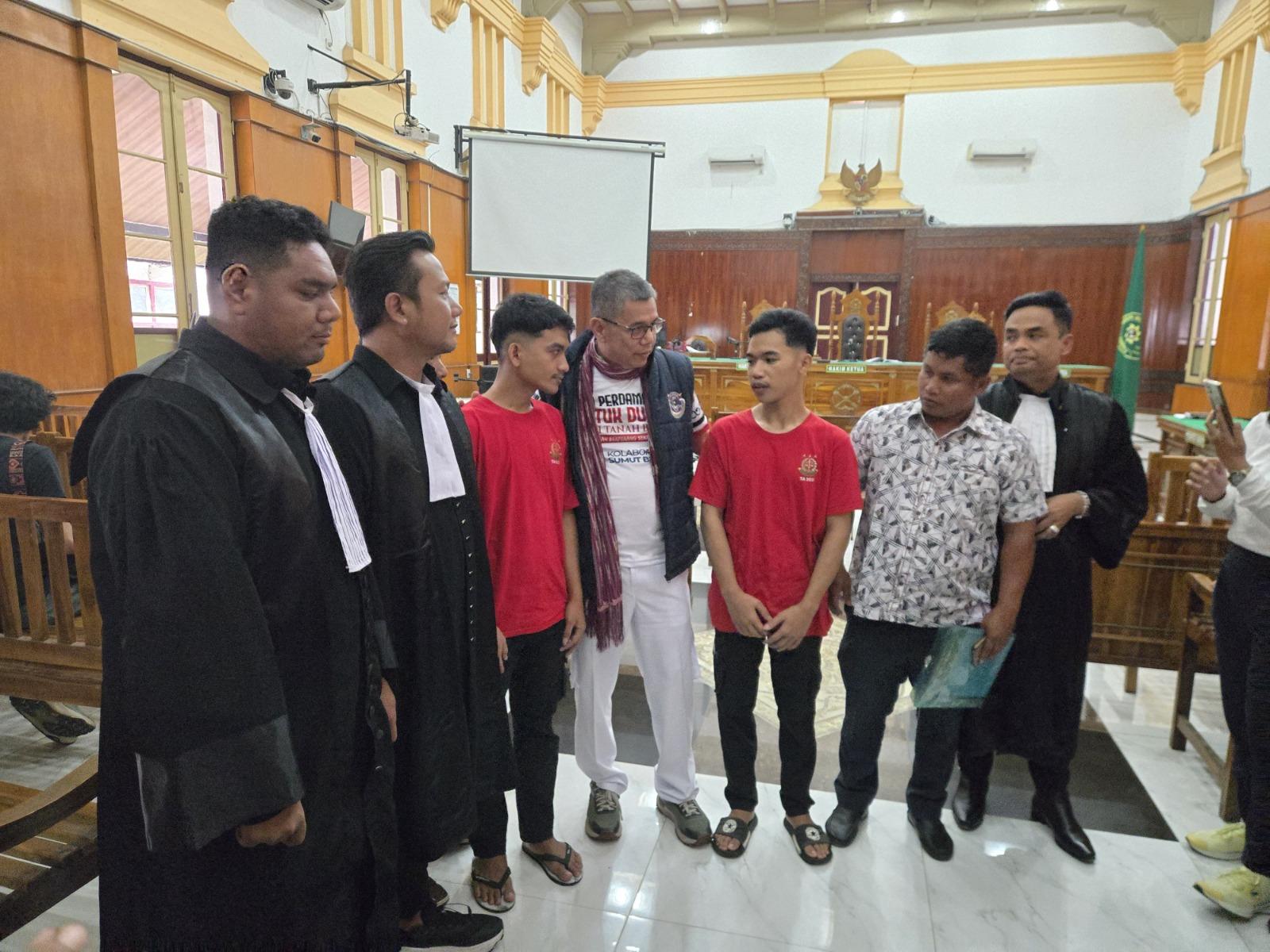 AKHIR Nasib Dua Remaja Kasus Pembelian 25 Liter BBM di Medan, Azis dan Ranning Dimaafkan Hakim - Tribun-medan.com