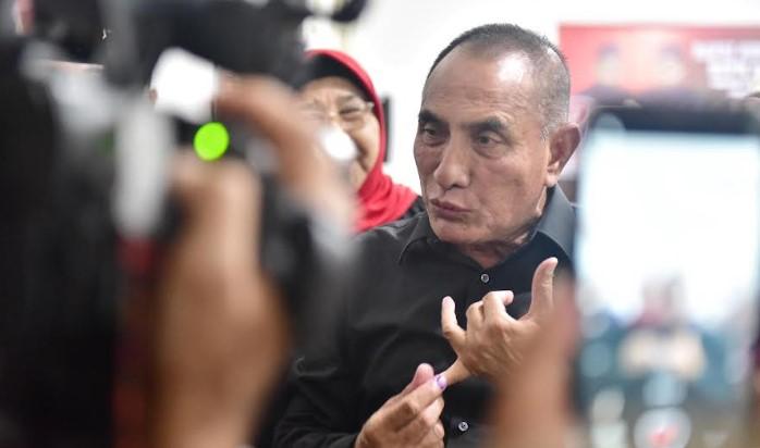 Edy-Rahmayadi-diwawancarai-terkait-hasil-Quick-Count-Pilgub-Sumut_.jpg