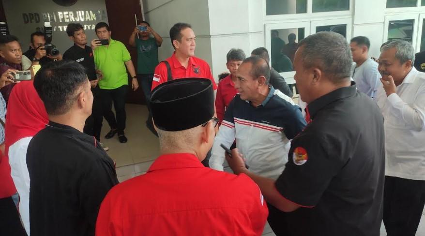 Edy Rahmayadi Tiba di Kantor PDIP, Kedatangannya Disambut Pengurus
