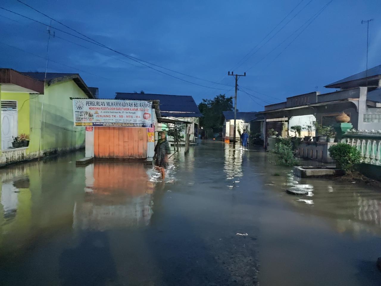 Empat Hari Terendam Banjir, Warga Sei Rampah Sergai Mulai Terserang Penyakit