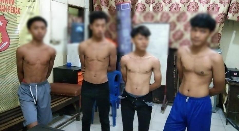 Empat-Remaja-diduga-Anggota-Geng-Motor-yang-diamankan-Warga-1.jpg