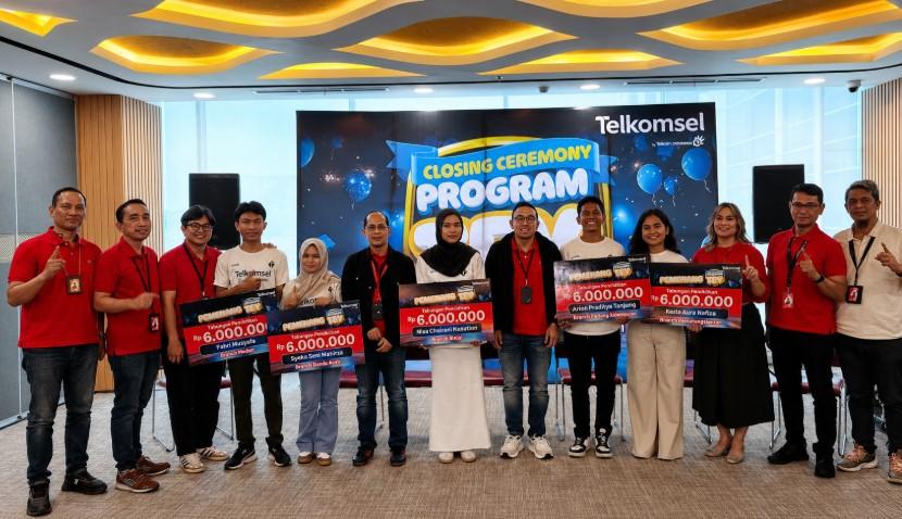 Enam Siswa Sumut dan Aceh Raih Beasiswa Telkomsel, Berhasil Lolos ke Perguruan Negeri Tinggi Impian - Tribun-medan.com
