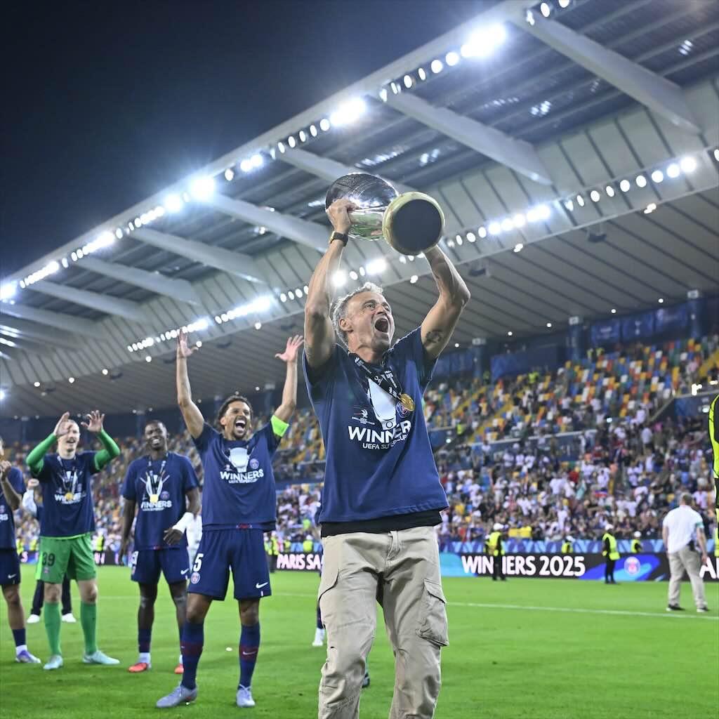Enrique-bawa-juara-psg-super.jpg