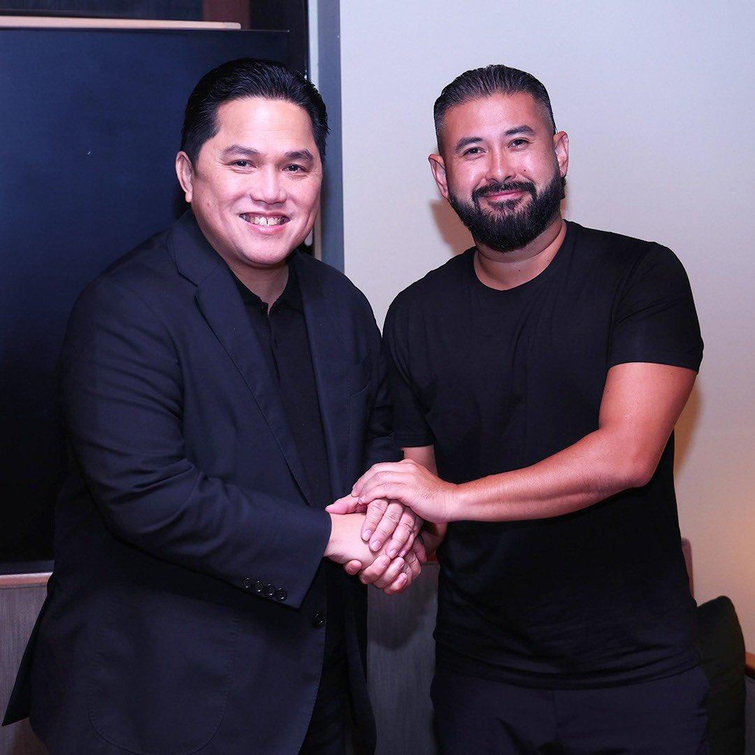 Erick-thohir-dan-tunku-Ismail-idris.jpg