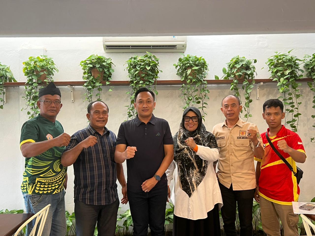 Foto-bersama-Ketua-Pengprov-IPSI-Sumut-Dahliana-tiga-kana.jpg