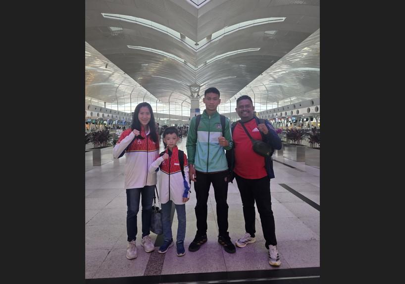 Foto-bersama-dua-pewushu-Sumut-Rafae-dua-kanan-Andrew-dua-kiri-bersama-pelatih.jpg