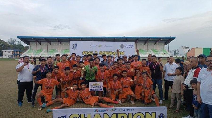 Foto-bersama-tim-PS-Harjuna-ketika-meraih-gelar-juara-Piala-Soeratin-U-17.jpg