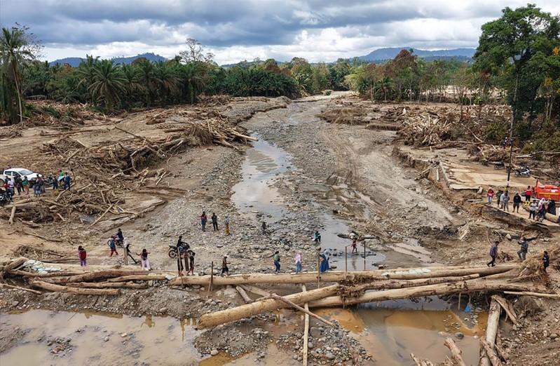 Foto-udara-Desa-Garoga-yang-tersapu-banjir-dan-longsor-di-Kecamatan-Batang-Toru_.jpg