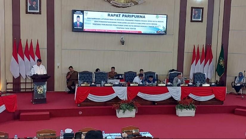 Fraksi-Hanura-PKB-sampaikan-pendapat-fraksi-fraksi-sekaligus-penandatanganan.jpg