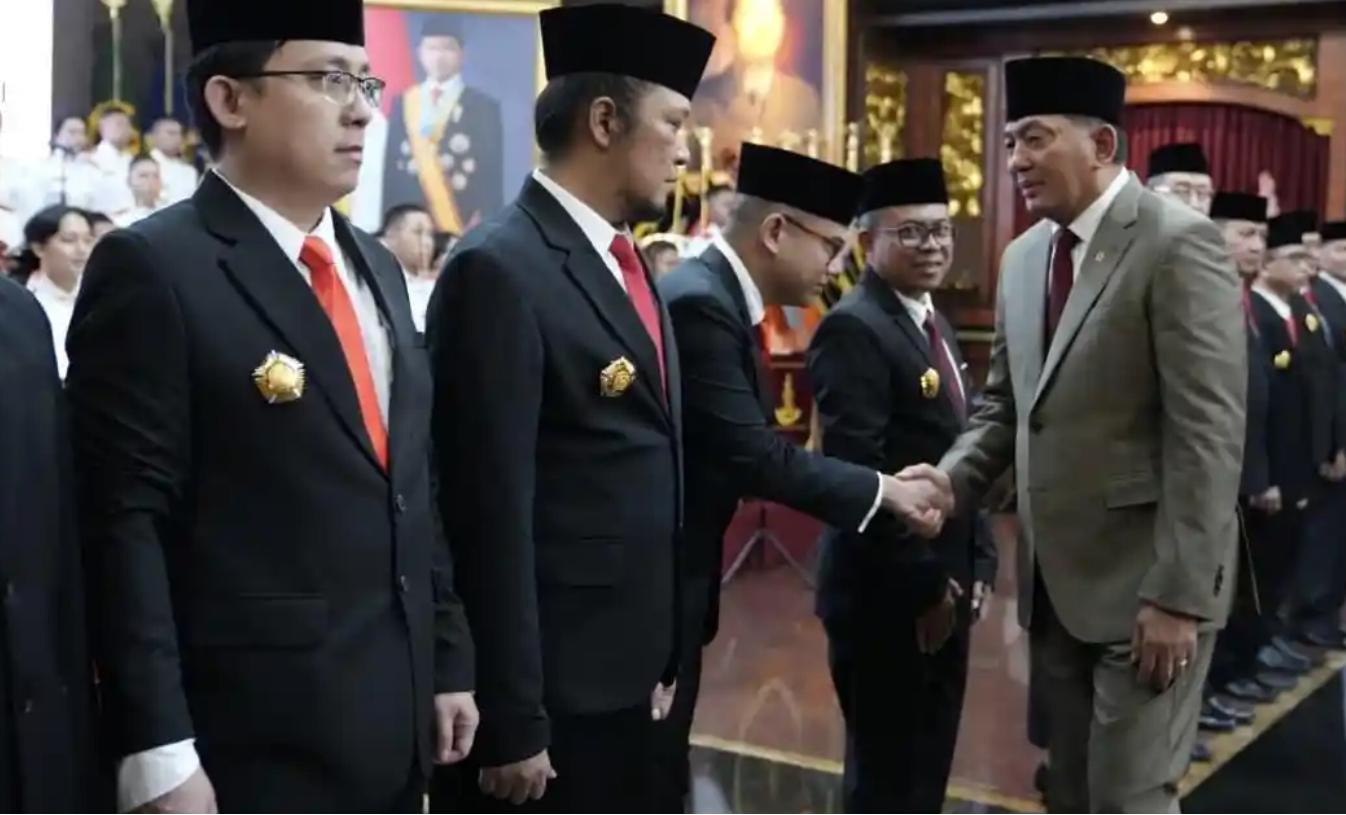 Frank-hutape-dilantik-menteri-pertahanan.jpg
