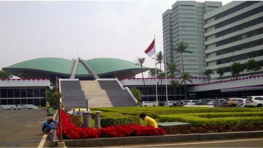 Gedung-DPR-RI-di-Jakarta.jpg