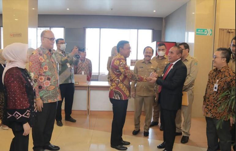 Gubernur-Sumatera-Utara-Sumut-Edy-Rahmayadi-didampingi-Sekretaris-Daerah-Provinsi-Sumut.jpg