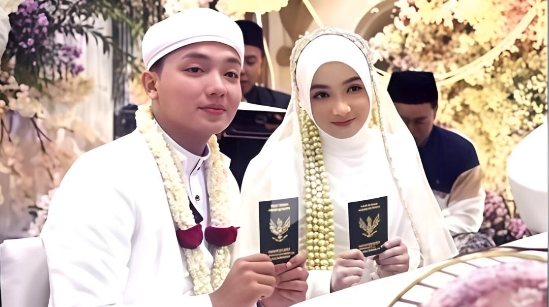 Gus-Anas-Hidayatulloh-dan-Ning-Umi-Laila-menikah.jpg