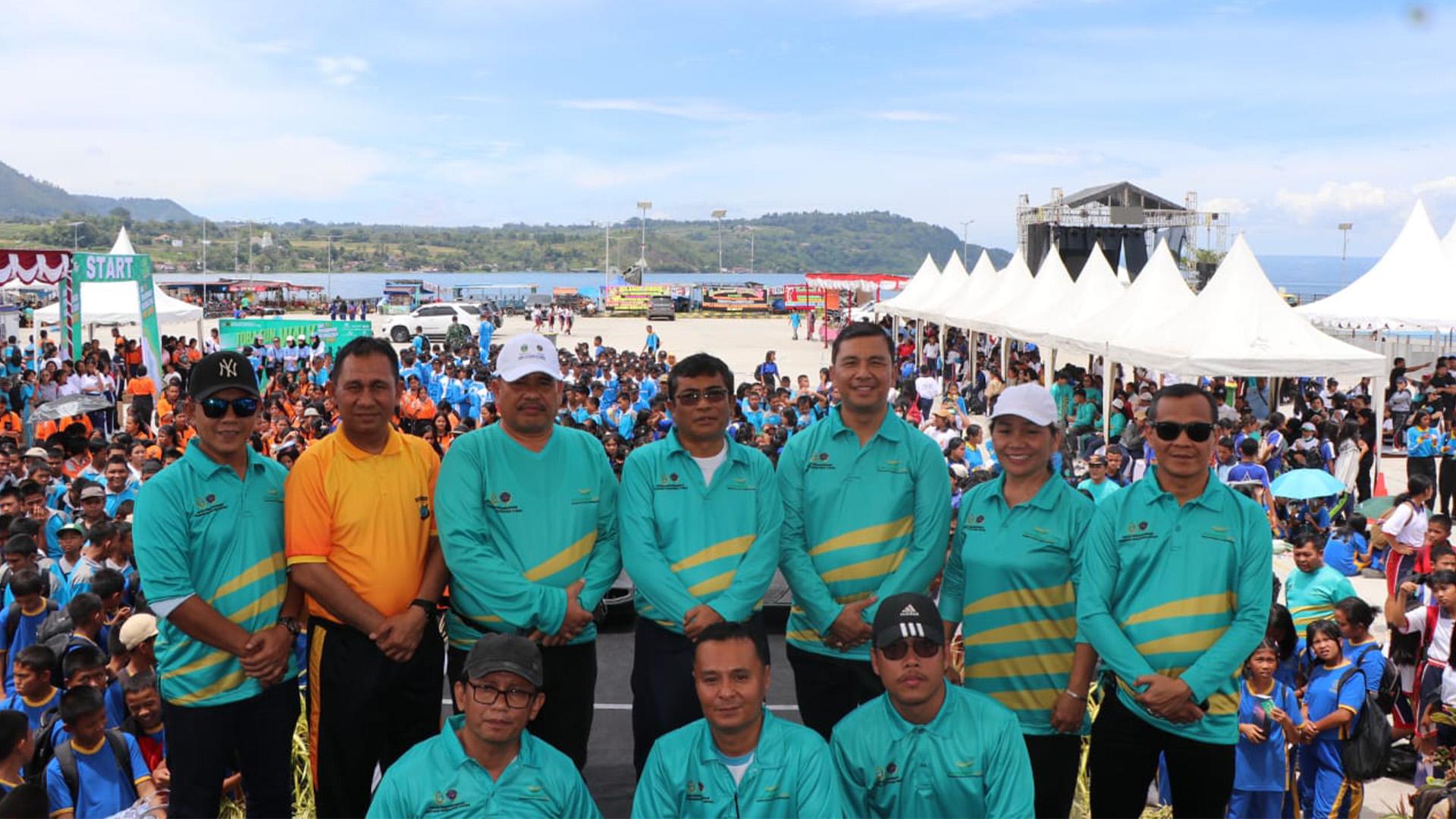 Harhubnas-2024-Ribuan-Peserta-Meriahkan-Toba-Fun-Walk-Persiapan-Mudik-Nataru-Dimulai.jpg