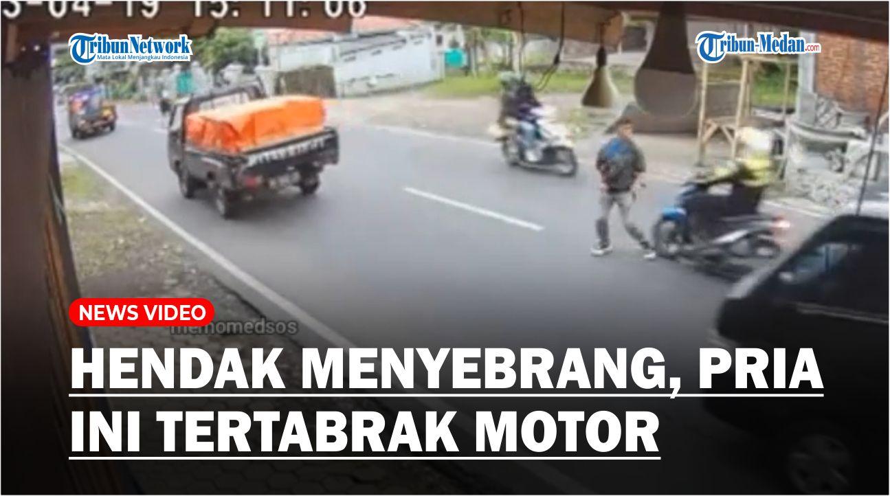 Hendak-Seberangi-Jalan-Seorang-Pria-Tertabrak-Sepeda-Motor.jpg
