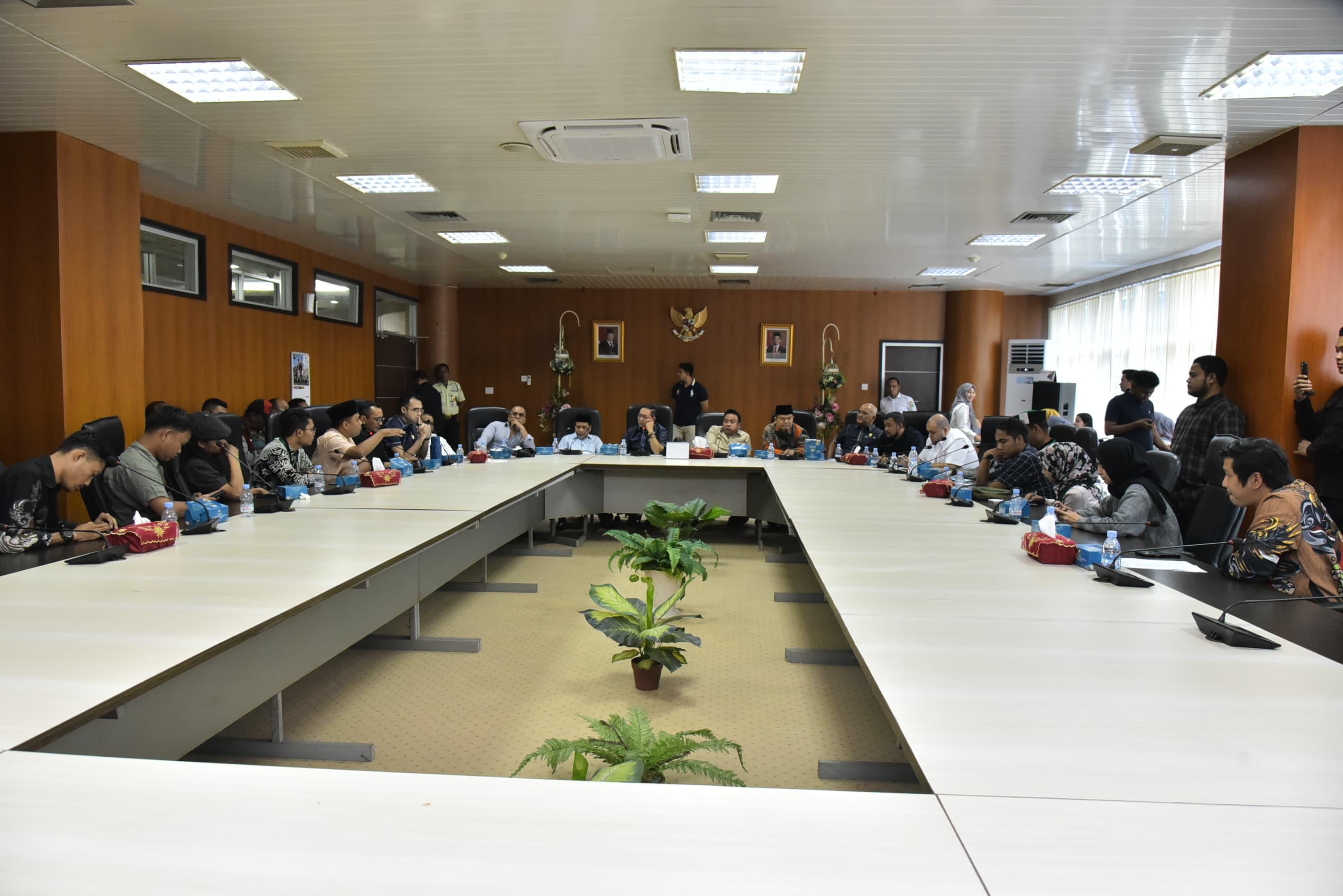 Himpunan-Mahasiswa-Islam-Cabang-Medan-rapat-bersama-anggota.jpg