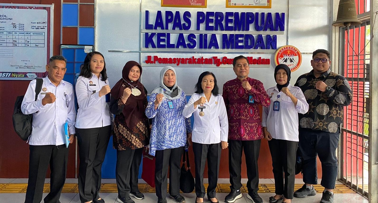 Ibu-Agustinawati-Nainggolan-menerima-Kunjungan-dari-Tim-AHU.jpg
