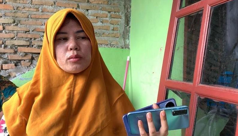 Ibu-korban-saat-ditemui-di-kediamannya-di-Jalan-Rotan-VIII-Perumnas-Simalingkar.jpg