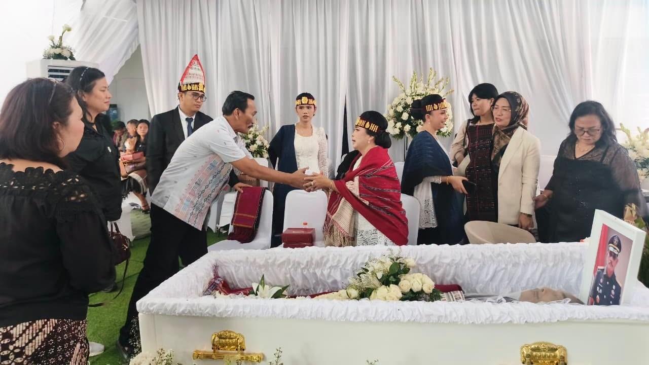 Kakanwil Kemenkum Sumut dan Jajaran Beri Penghormatan Terakhir kepada Almarhum Liberti Sitinjak - Tribun-medan.com