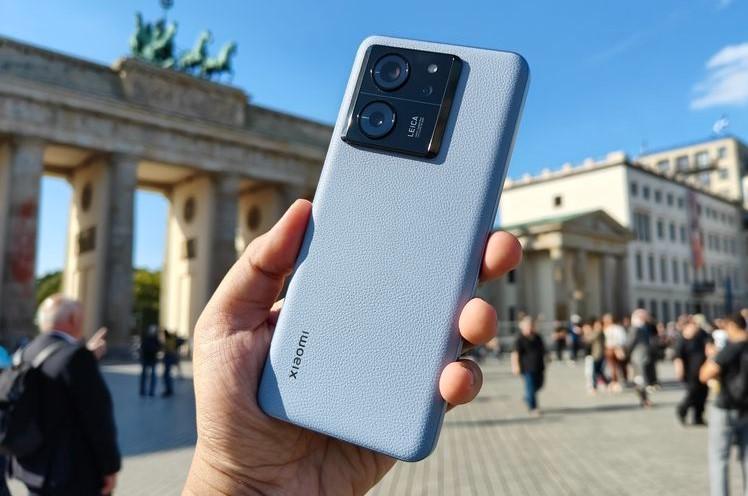 Ilustrasi-bagian-belakang-Xiaomi-13T-difoto-di-depan-gerbang-Brandenburger-Tor-di-Berlin-Jerman_11.jpg