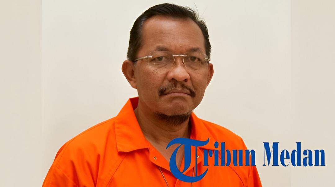 Ilyas-Sitorus-pakai-baju-tahanan.jpg