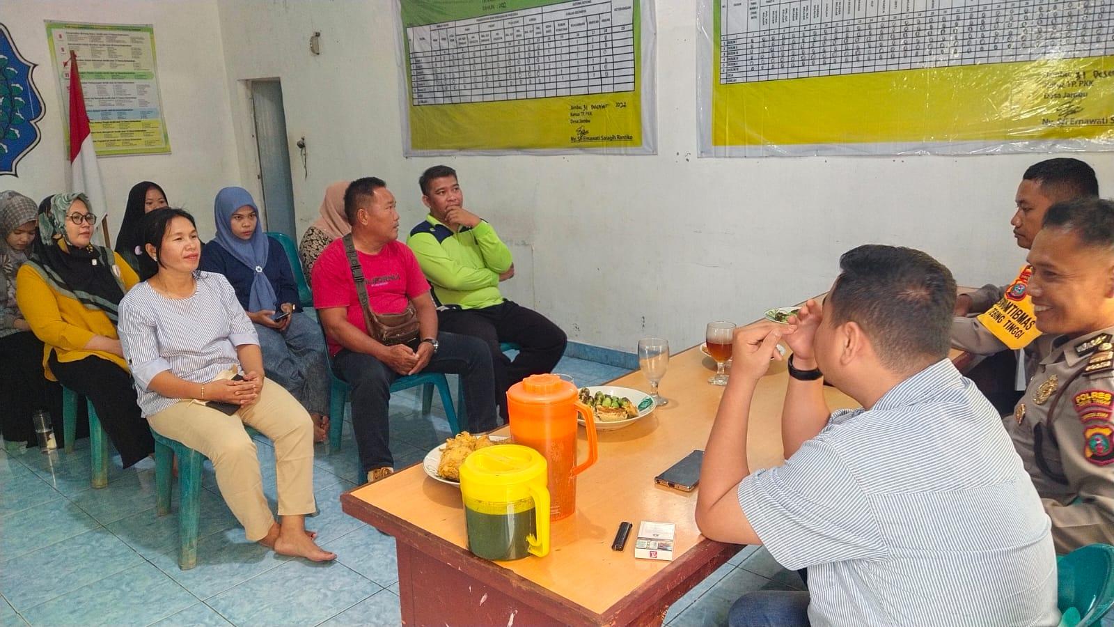 Dekatkan Diri kepada Masyarakat, Wakapolsek Tebingtinggi Adakan Jumat Curhat di Desa Jambu