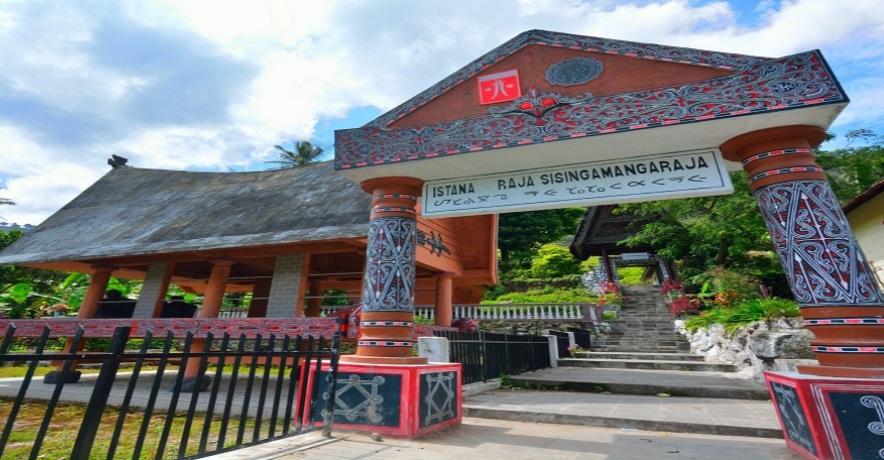 Istana-Raja-Sisingamangaraja-di-Desa-Simamora.jpg