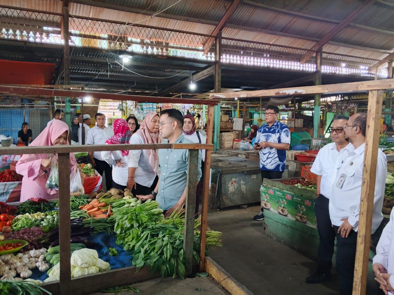 Jajaran-Direksi-PUD-Pasar-Medan-melakukan-peninjauan.jpg