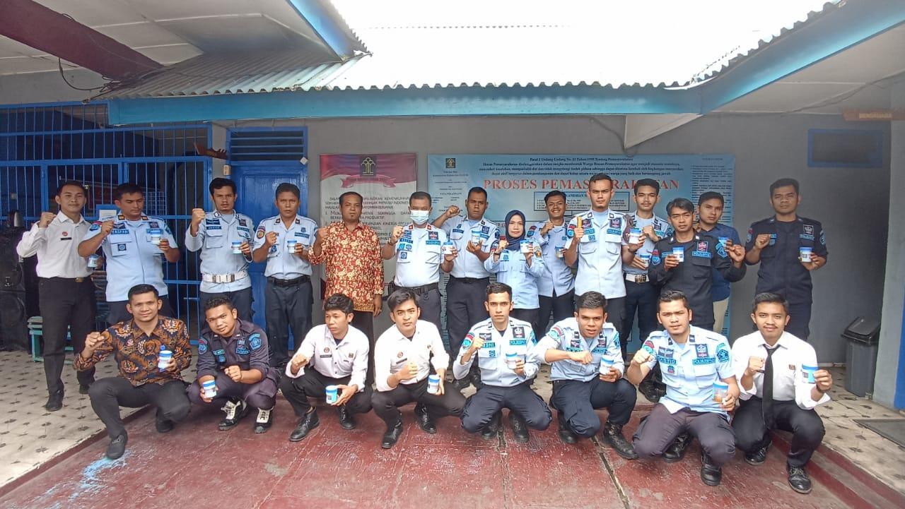 Jajaran-Lapas-Kotanopan-melaksanakan-tes-urine-secara-mandiri.jpg