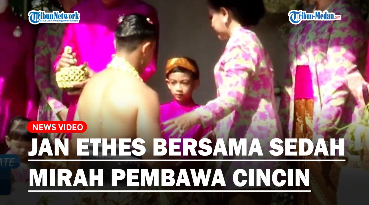 Jan-Ethes-Bersama-Sedah-Mirah-Dipercaya-Sebagai-Pembawa-Cincin.jpg