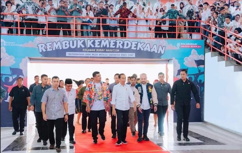 Joko-Widodo-saat-bersama-Wali-Kota-Medan-Bobby-Nasution_.jpg