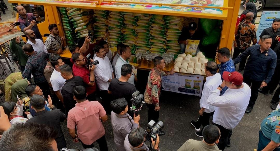 Jokowi-Apresiasi-Mobil-Pasar-Murah-Keliling.jpg