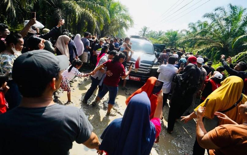 Akhirnya Jokowi Tinjau Jalan Rusak di Labura, Presiden Bilang Perbaikan Paling Lambat Juli 2023
