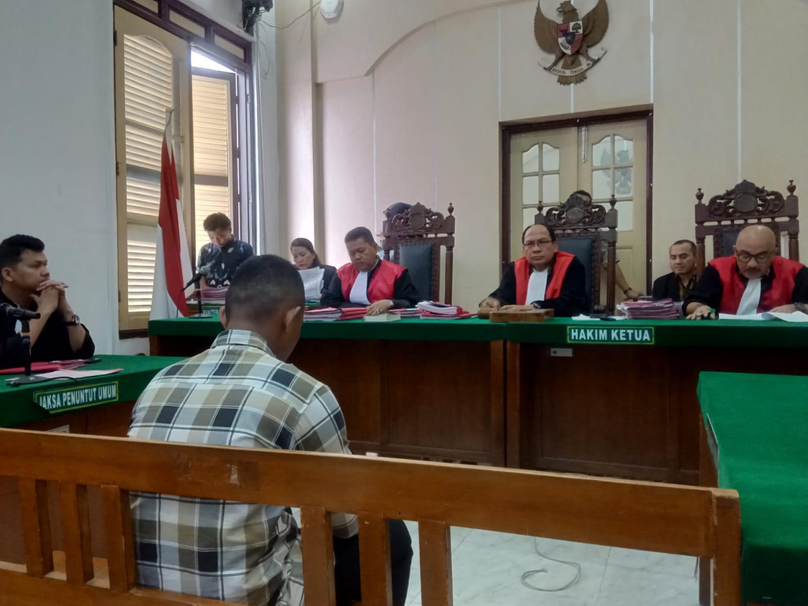 Junara-terdakwa-kasus-penganiayaan-saat-mengikuti-persidangan.jpg