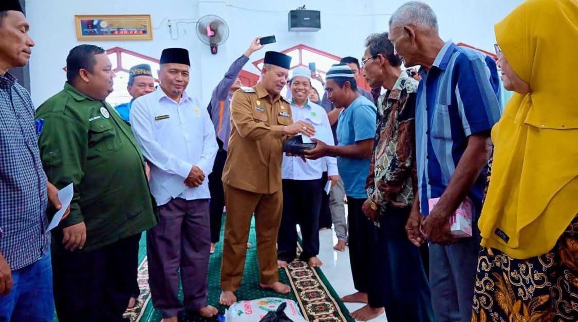KAMPUNG-ZAKAT-Wakil-Bupati-Tapteng-Mahmud-Efendi-Lubis-saat.jpg