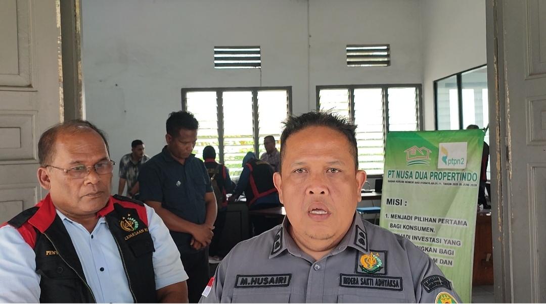KASI-PENKUM-KEJATISU-M-Suhairi-saat-diwawancarai.jpg