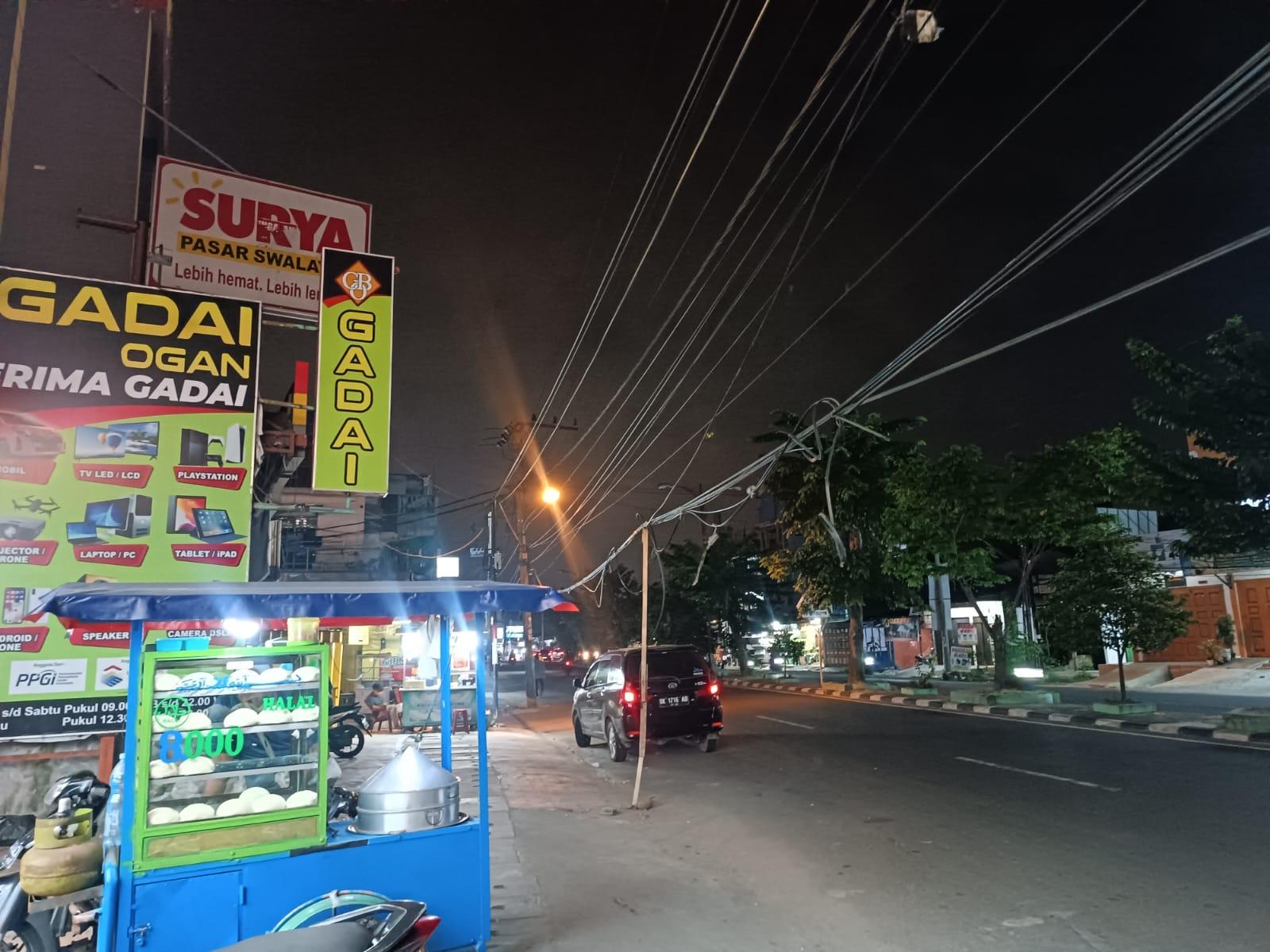 Kabel-berserakan-yang-berada-di-Jalan-Jamin-Ginting-Kecamatan.jpg