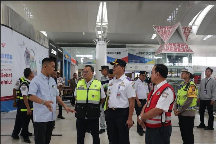 Kadishub-Sumut-Agustinus-Panjaitan-meninjau-bandara-Kualanamu-Deliserdang.jpg