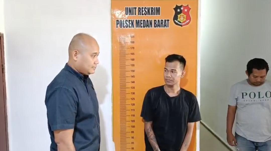 Kanit-Reskrim-Polsek-Medan-Barat-Iptu-Febri-Setiawan-Kiri-saat-menginterogasi.jpg